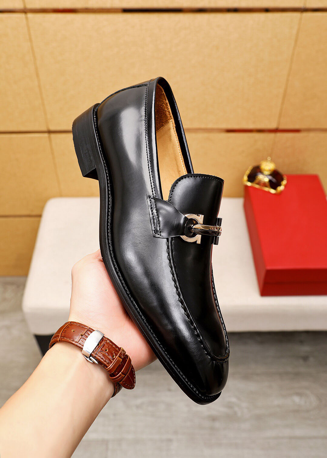 New 2023 Designer Gentlemen Party Business Dress Shoes Shoes Genuine Slip On Supomers Brand Formal Oxfords Moda de lazer masculina Tamanho 38-45