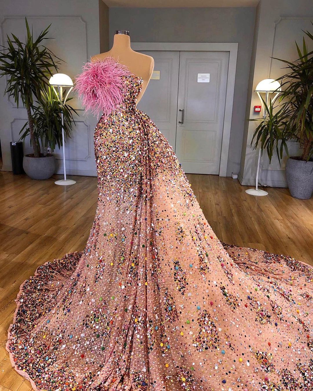 2023 Arabic Aso Ebi Luxurious A-line Prom Dresses Beaded Sequins Feather Evening Formal Party Second Reception Birthday Engagement Gowns Dress ZJ697