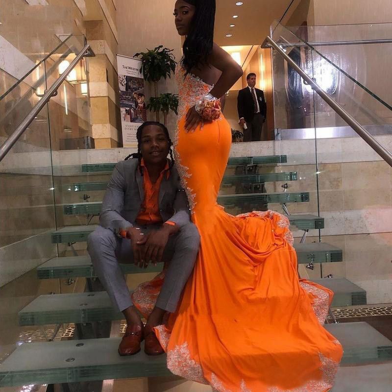 2023 Sexy Prom Dresses Orange Halter Lace Appliques Crystal Beads Backless Mermaid Evening Party Gowns Special Occasion Wears GJ0217