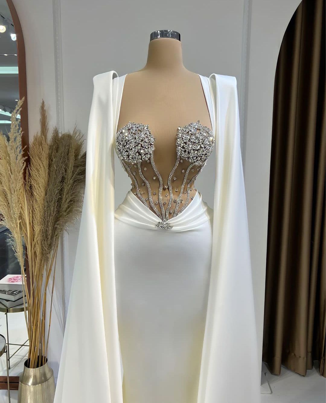 Sexy Evening Dresses Sleeveless Deep V Neck Capes Satin Beaded Appliques Sequins Pearls Diamonds Floor Length Celebrity Formal Prom Dresses Gowns Party Dress
