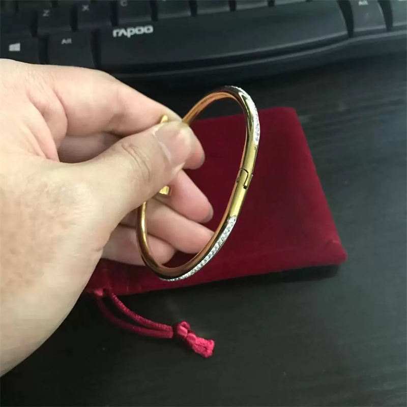 Bracciale rigido in acciaio al titanio San Valentino 1 linea Bracciale pieno di diamanti con amore solo un braccialetto unghie Donna Uomo Gioielli di moda l'amante Regalo senza scatola