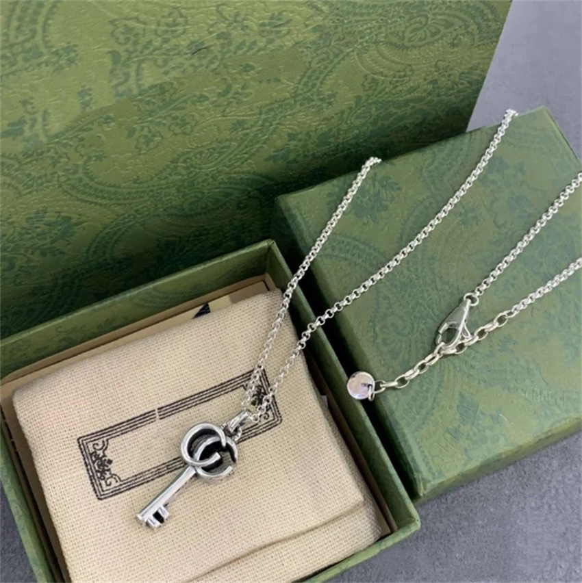 2023 Luxury Designer Necklaces Classic key Pendant Jewelry Retro carving keys Necklacess Couples Party Holiday high quality Gift g290K