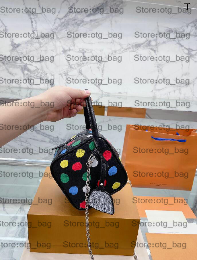 X Yayoi Kusama SQUARE Bag Dice Pack YK PAINTED DOTS Toes Dam Petite Malle Designer Lyxiga OTG Handväskor Cross Body Chains Väskor M46450 M21778 M21779