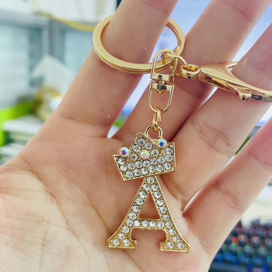 Moda 26 Letra iniciais With Crown Keychain Girls Handbag Pendents Glitter Metal Alfabeto Charms de Keyring