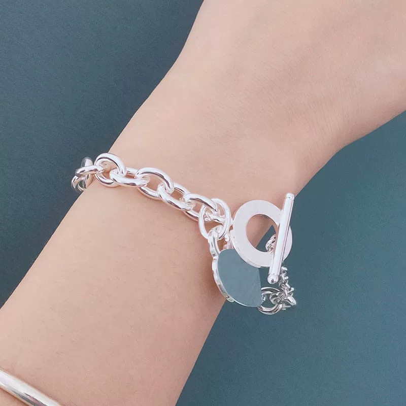 T pulsera de amor de plata pulsera de diseño para hombres y mujeres pulsera de moda pulsera de acero inoxidable de gama alta accesorios de vacaciones de viaje regalos de joyería