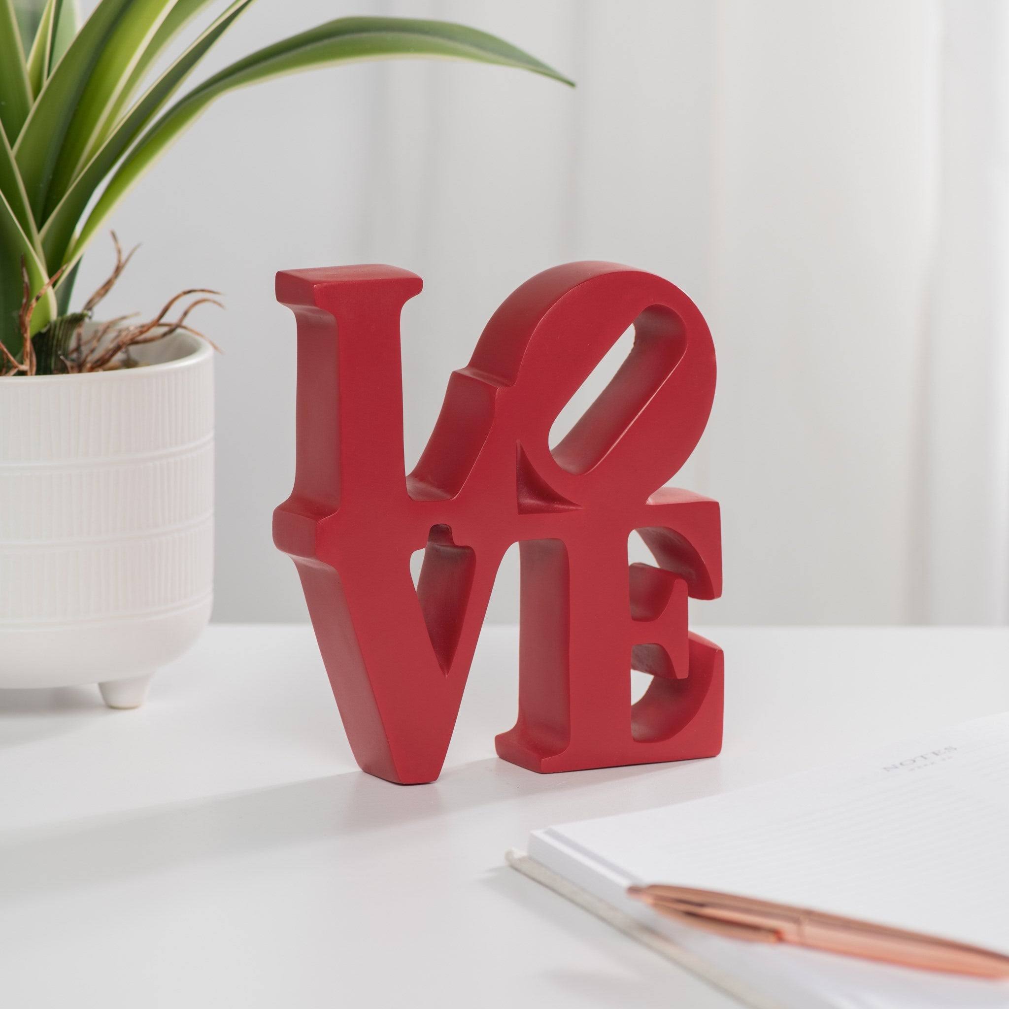 Valentine Day Gift 16*15.5*4cm Torre & Tagus Word Art Red Resin Decor Love 6x1.25x5.25inches Home Decorative Objects Art Statues Living Room Decoration Resin Statue