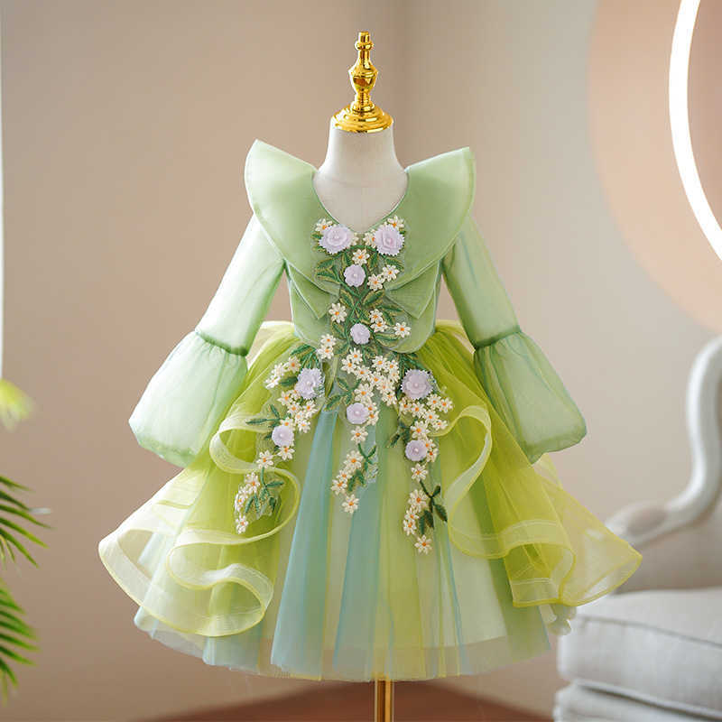 Flickans klänningar 2023 Nya blommorprinsessklänningar för flickor Puffy Green Children Pageant Dresses Kids First Clothing Communion Baby Vestidos Robe W0221