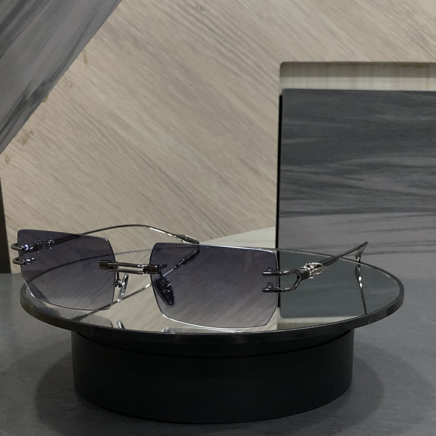 Randlose rechteckige Sonnenbrille für Männer und Frauen, goldfarbenes Metall, braun schattierte Sonnenbrille, Designer-Sonnenbrille, Sunnies, UV400-Brille mit Box338D