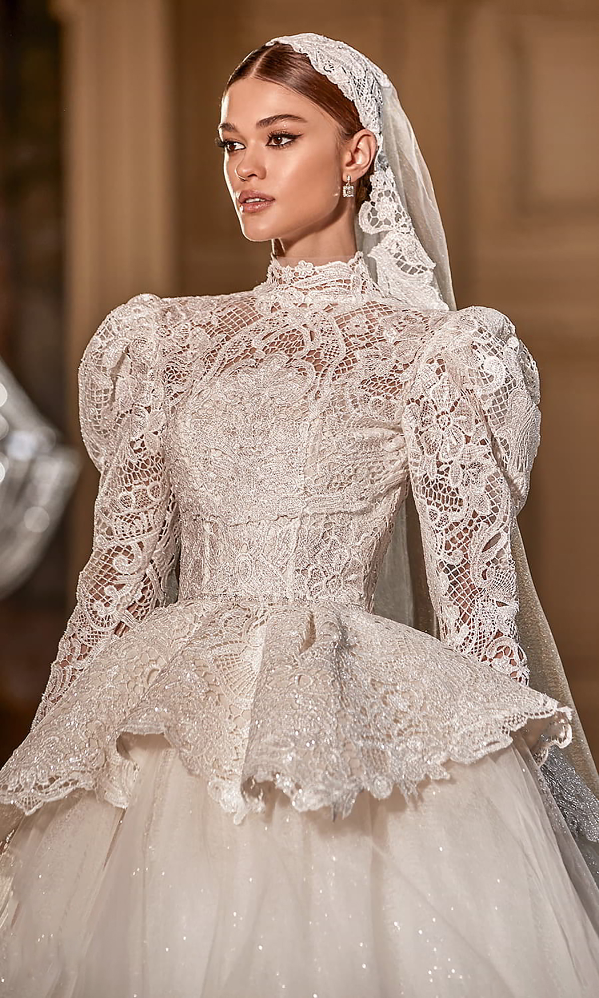 Novel Ball Gown Wedding Dresses Strapless Lace Coat Unique Waist Design Floor Length Tulle Custom Made Bridal Gown Vestidos De Novia