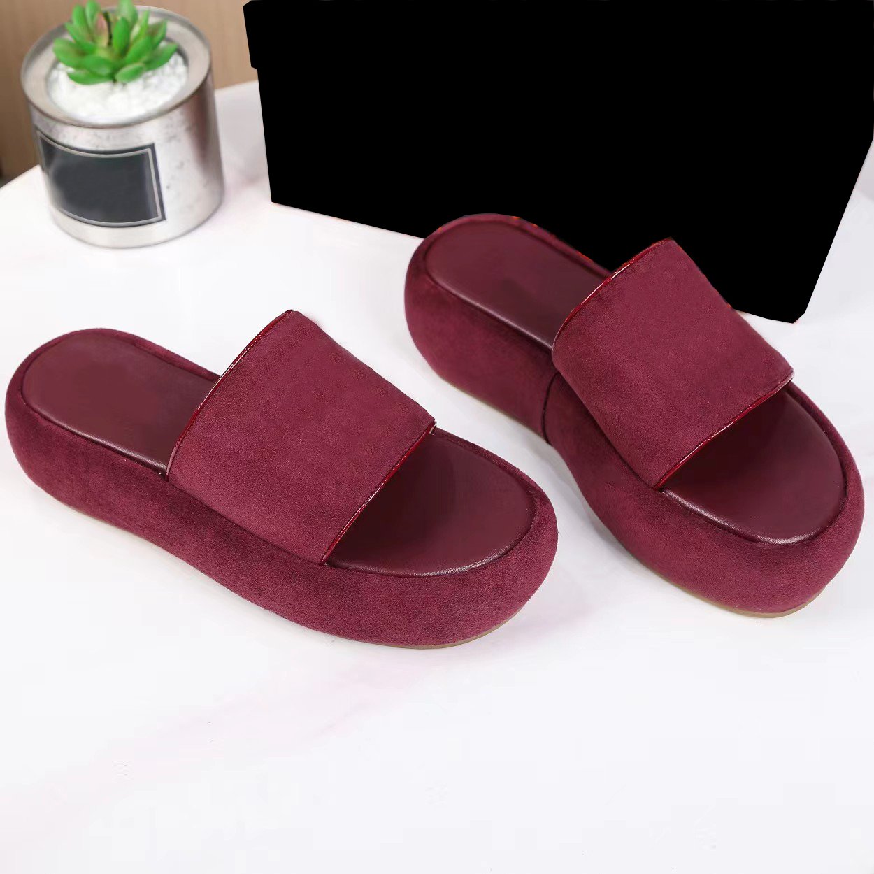 Nowe designerskie sandały Klasyczne wysokiej jakości owczej skóry antypoślizgowe gorące sprzedawane damskie kapcie 4-kolorowe szlachetne buty rozmiar 36-42