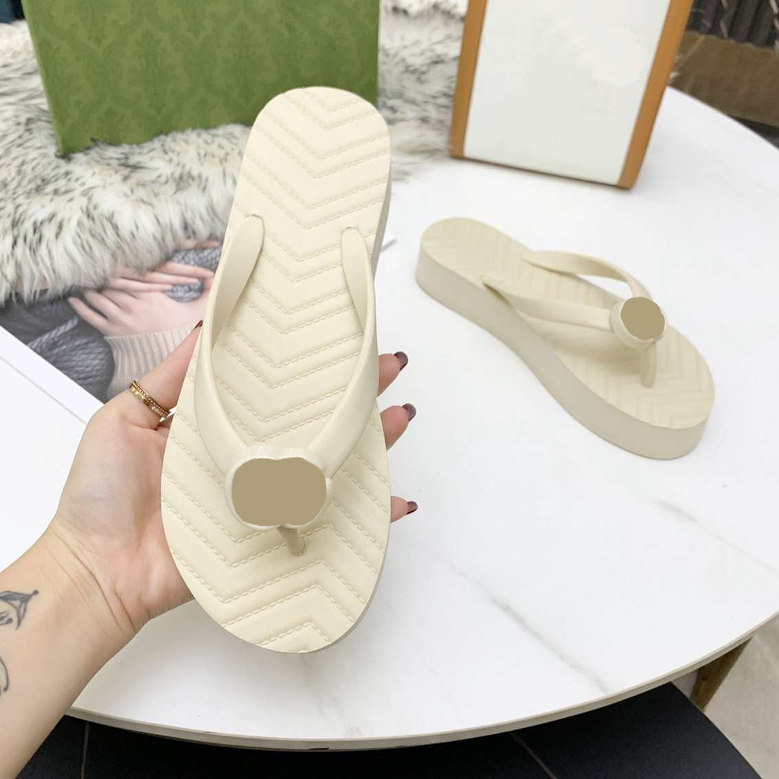 Designer Luxury Rubber Slippers Double Letter Women Sandaler Beach Slides Summer Shower Fashion Hotel Slide Shaped Flip Flop Sandal Outdoor Anti Slip Size 35-42