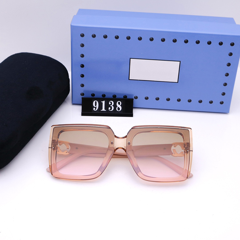 Designersolglasögon mode Enkelhet Lyxiga solglasögon för kvinnor män Solskyddsmedel Strandskuggning UV-skydd polariserade glasögon trendig present med låda