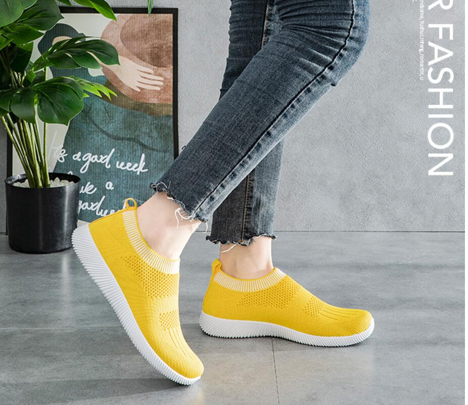 Couleur noire nouvelles chaussures pour femmes de grande taille chaussures de sport simples de mode volant tissé paresseux autres chaussures