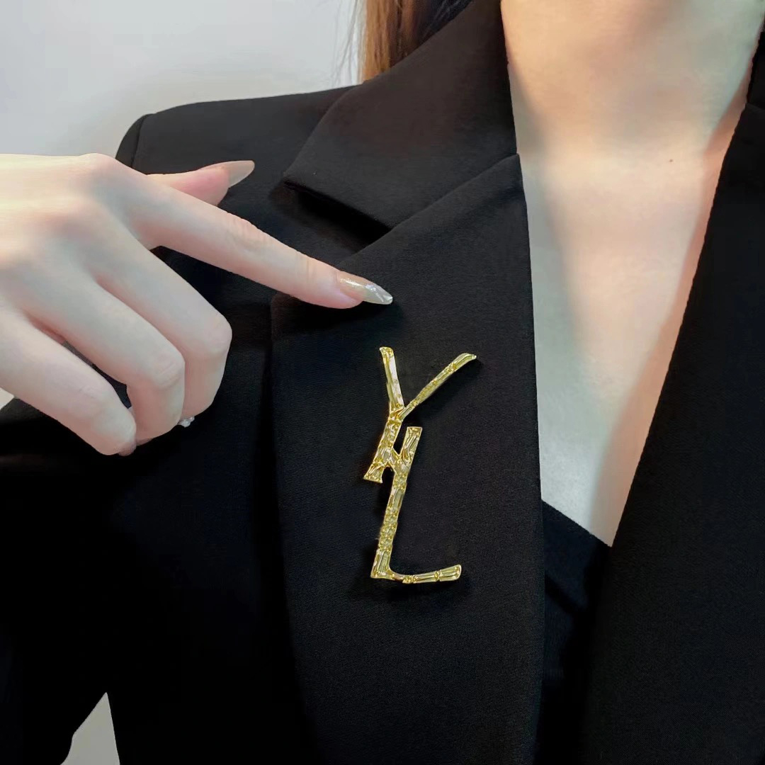 Desinger Brooch Y Brand Luxurys Women Letter Brooches Suit Pin Fashion Jewelry Clothing Decoration High Quality Accessories