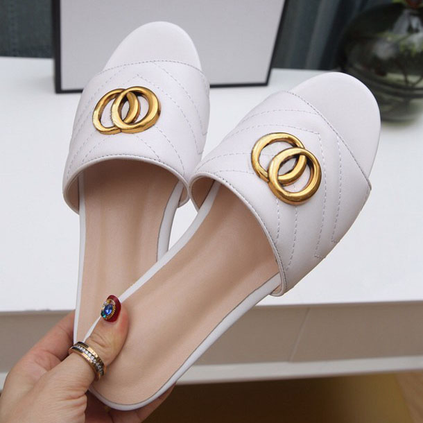 Дизайнерские кожаные тапочки женщины новые продукты Loafer Flat Luxury Luxury Double Likter Luxury Slippers мягкие комфортные без скольжения OPE7771206