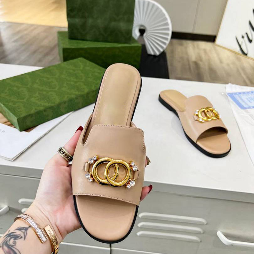 Mode nieuwe kristallen slippers vrouwen metalen brief slide flip flops bovenkleding strand schoenen dunne zolen comfortabel zacht leer hotel indoor banket luxe maat 35-42