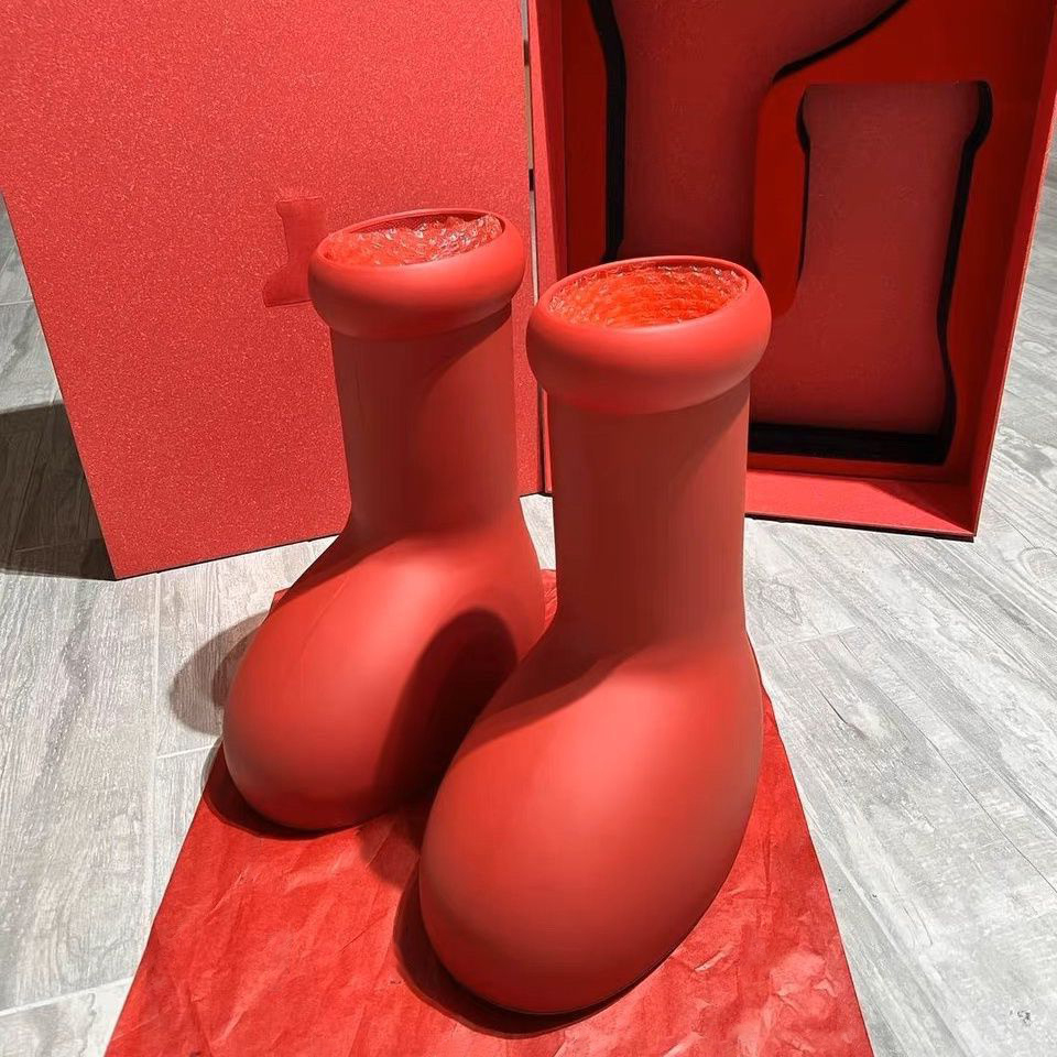 2023 Big Boot Red Boot Kids Grils Diseñador Plataforma de goma de fondo grueso Rain Bootie Family Family Unified Amusement Park Boots de gran tamaño Zapato 28-48
