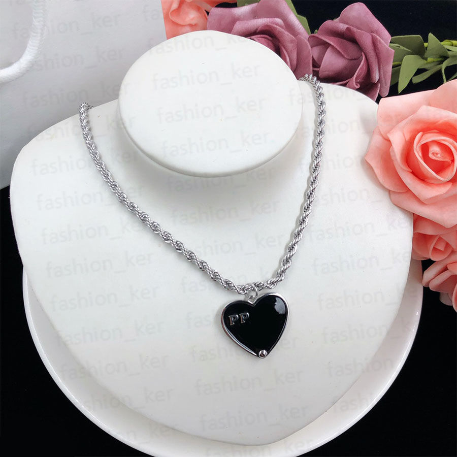 Collier en forme de cœur à la mode, pendentif de styliste pour couples, colliers avec lettres de personnalité, Design 2 couleurs 2003