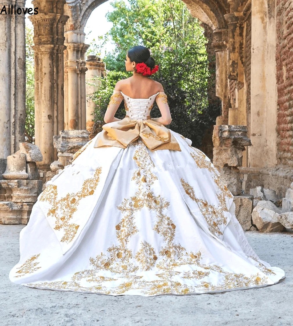 Goldbesatz mit Rüschen, flauschiges Ballkleid, Quinceanera-Kleider, schulterfrei, lange Ärmel, Übergröße, Mädchen-Festzug-Kleider, Spitzenapplikationen, Schleife, Korsett-Rücken, Sweet-15-Kleid CL1905