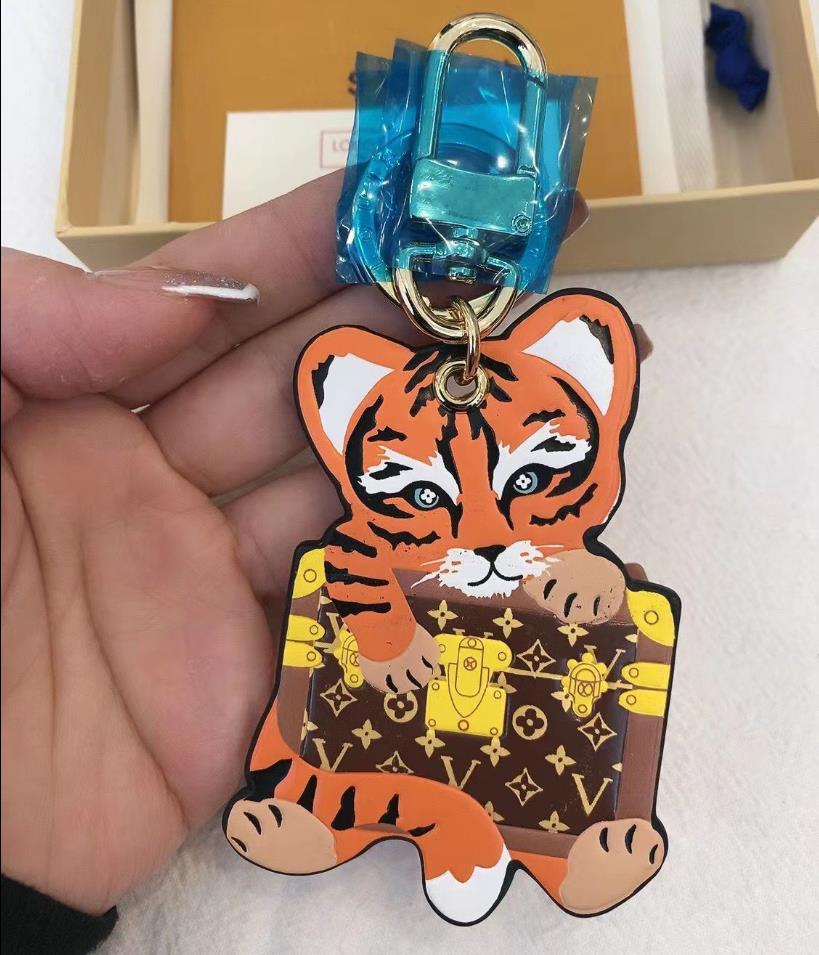 2023 Exclusive new fashion high quality leather tiger keyring for men and women