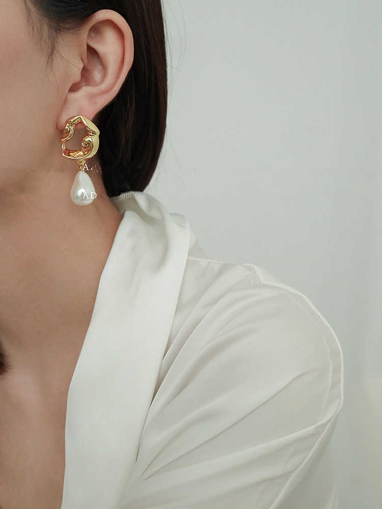 Charm kshmir oregelbunden metall hängande barock abnormitet pärla koreanska kvinnliga örhängen lava pärla hög imitation pärla kvinnliga örhängen g230225