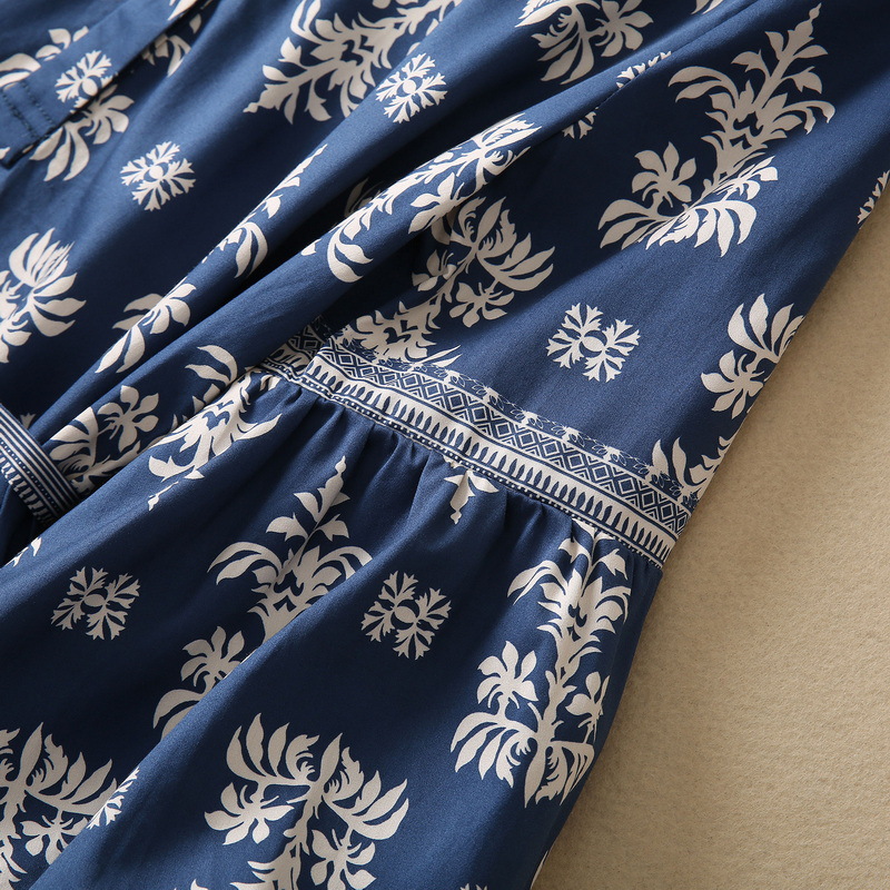 2023 Frühlingsblaues Baumwollkleid mit Paisley-Print und Gürtel, 3/4-Laternenärmel, Reversausschnitt, getäfelte Midi-Freizeitkleider S2D201654