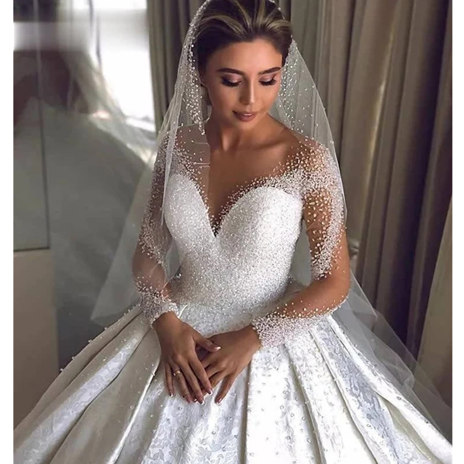 Luxury Appliques Lace Ball Gown Wedding Dresses Sheer Long Sleeve Scoop Neck Plus Size Bridal Gowns Elegant A Line Wedding Dress