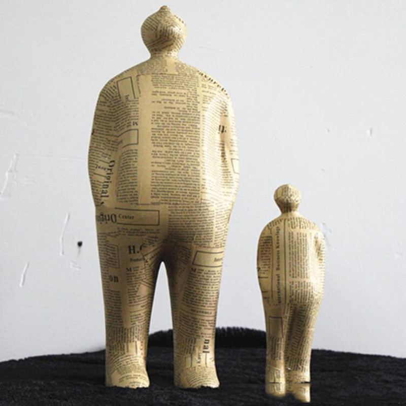 New modern, simple and creative, old newspaper, figure decoration, hotel, club, model room, home soft decoration, father and son 7-15cm