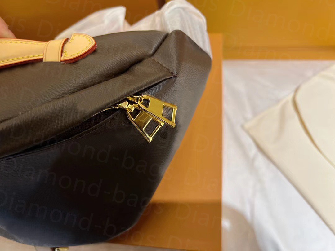 Designer Fanny Packs Designer Men Bum Waist Bag 10A Borse il corpo incrociata di alta qualità BASSAGGIO FASHILE BASSE CON BOX298G