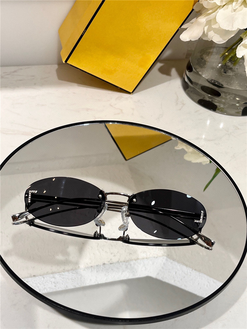 Occhiali da sole ovali dal nuovo design alla moda 40046 piccola montatura in metallo senza montatura occhiali da vista popolari e all'avanguardia con protezione UV400 esterni285r