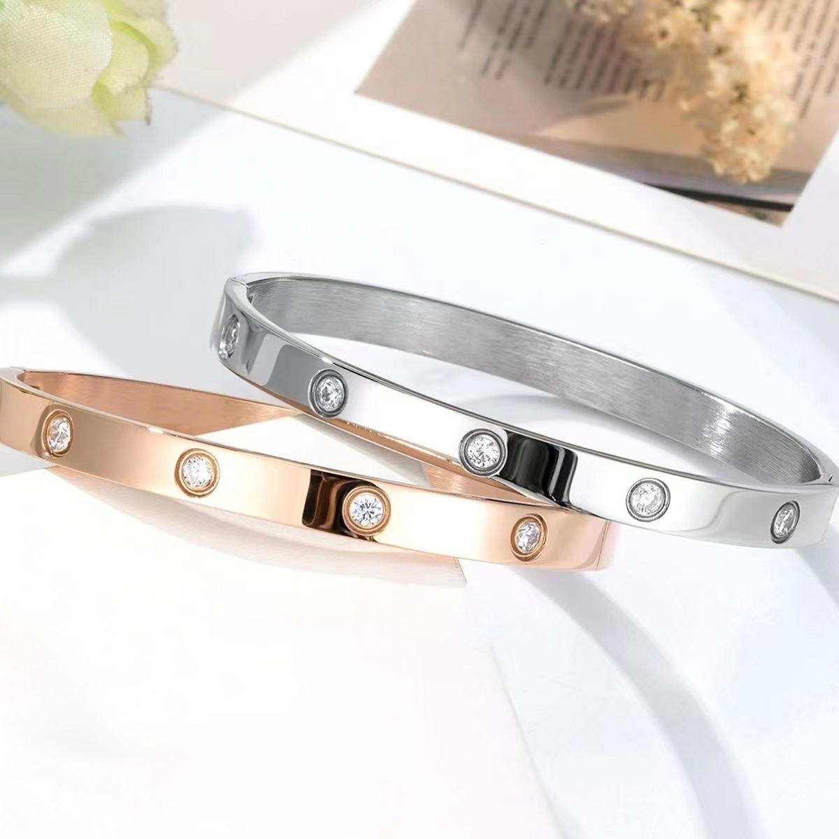 Bracelet de créateur bracelets de luxe bracelets breloque simple tempérament femmes or rose argent femmes bijoux diamant bijoux de créateur femmes bracelet cadeau très agréable
