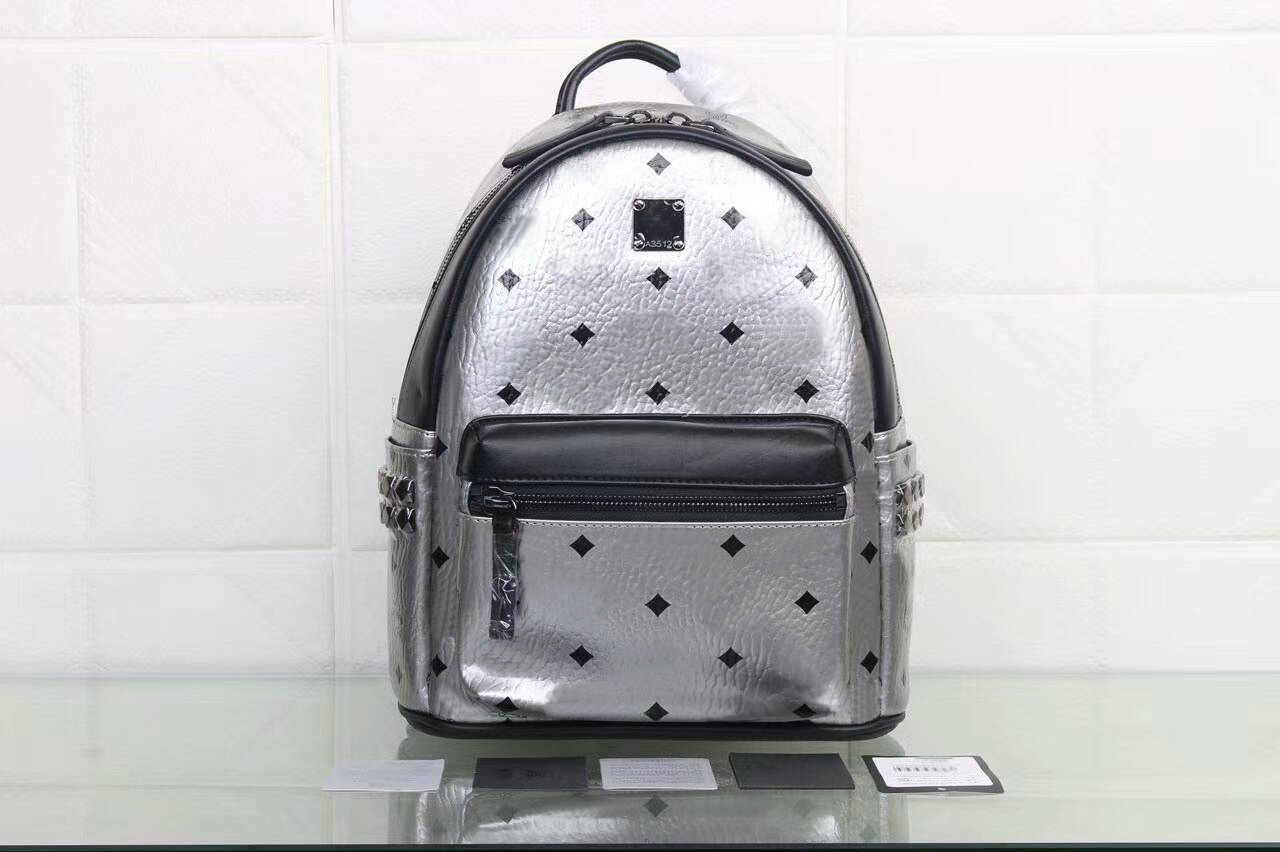 2023 PACKBAG MODY TRACJA PACK Koreańska wersja sportowa Pakiety na zewnątrz M Punk Studded Bag na ramion