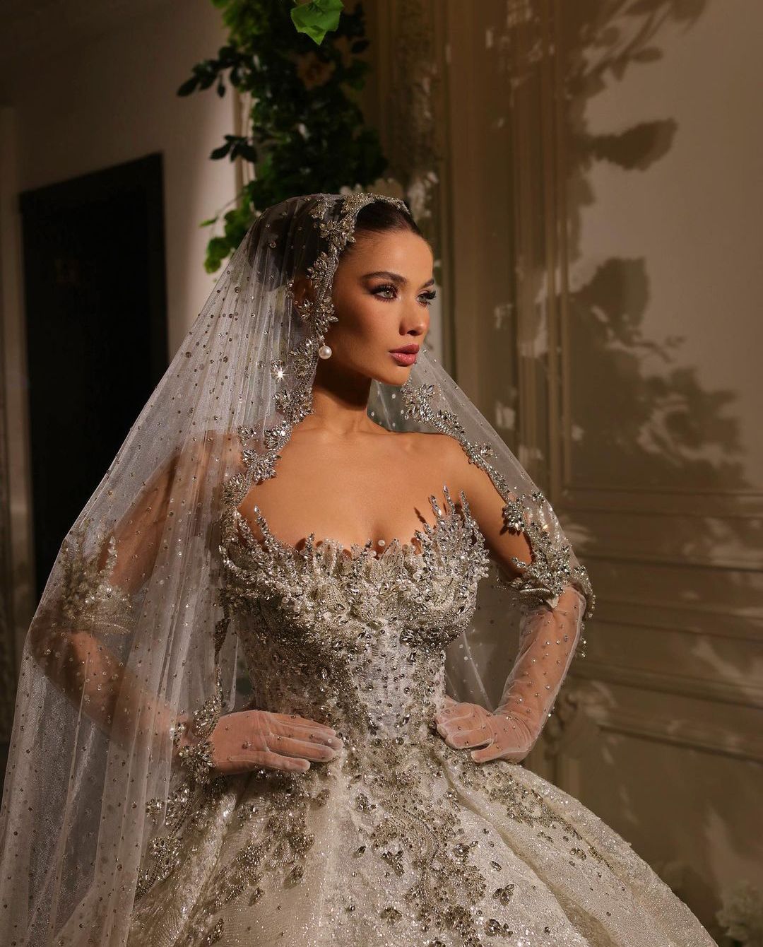 Robe de mariée de luxe robe de bal sans manches bateau paillettes appliques perlées dentelle 3D volants diamant perles robes de mariée grande taille sur mesure robe de novia