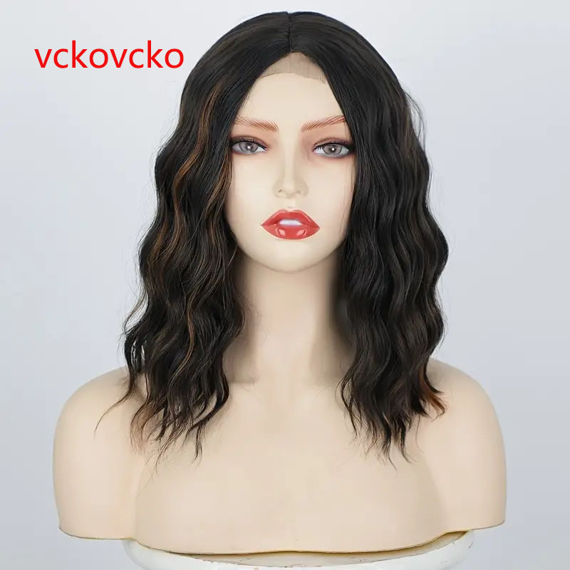 vckovckoショートカーリー波状波状肩の肩の長さ中央部短い黒いかつら耐火合成パーティーコスチューム女の子のためのかつらを着るカラフルなかつらを着る