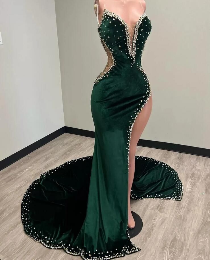 Stunning Mermaid Prom Dresses Beaded Plunging Neck Side Split Velvet Rhinestones Stunning Gowns Sweep Train Plus Size Formal Wear