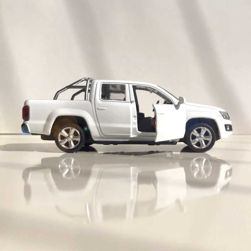 Diecast Model Cars Diecast Car Model Toys Volkswagen Pick-Up Truck Dra tillbaka 1/46 Skala Die-Cast Metal Vehicle Toy for Present Kids Boys R231109