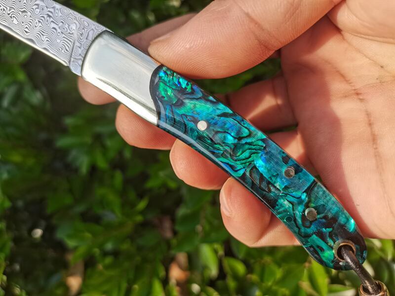 Speciale aanbieding H2376 Vouwmesmes 67 lagen VG10 Damascus Steel Blade Abalone Shell Wtih Brass Handhend