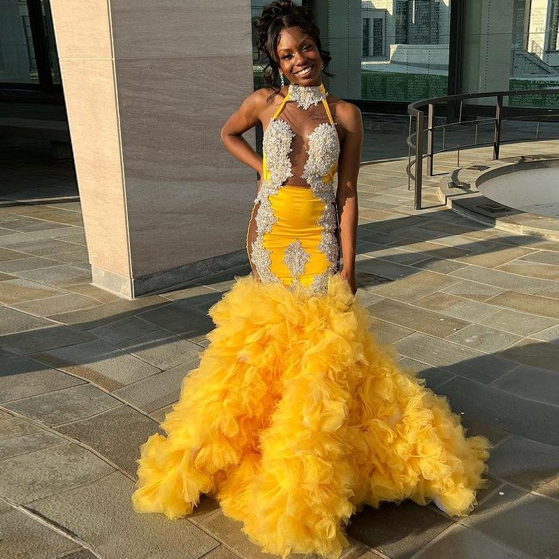 2023 Yellow Sexy Mermaid Prom Dresses Halter Illusion Sleeveless Lace Appliques Crystal Beaded Backless Tiered Ruffles Formal Party Evening Gowns Custom