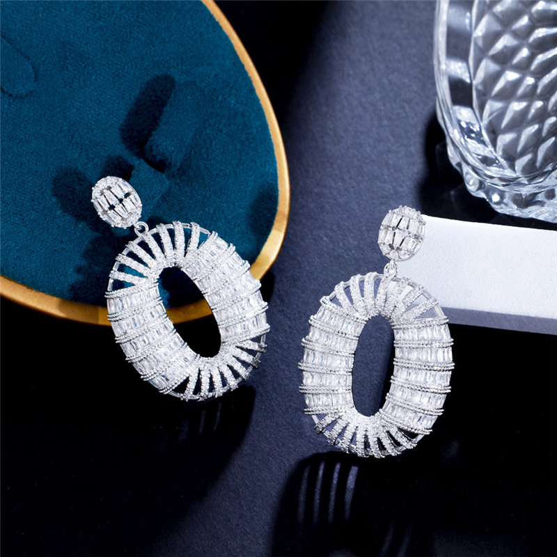 Charm Stor rund AAA Zirconia Cubic Silver Örhängen Designer för Kvinna Fest Koppar Diamantörhängen Sydamerikanska Bröllop Förlovning Lyx Smycken Vän Present