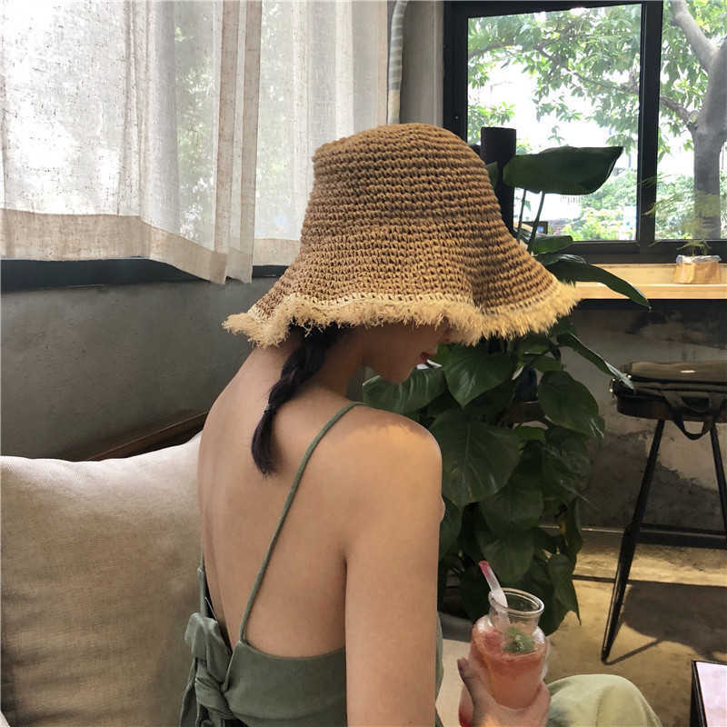 Szerokie brzegowe czapki proste Raffia Tassels Girl Sun Hats szerokie brzegi wirusowe letnie słomkowe czapki dla kobiet plażę panama kopuła kapelusz kubek żeńskie cień g230227