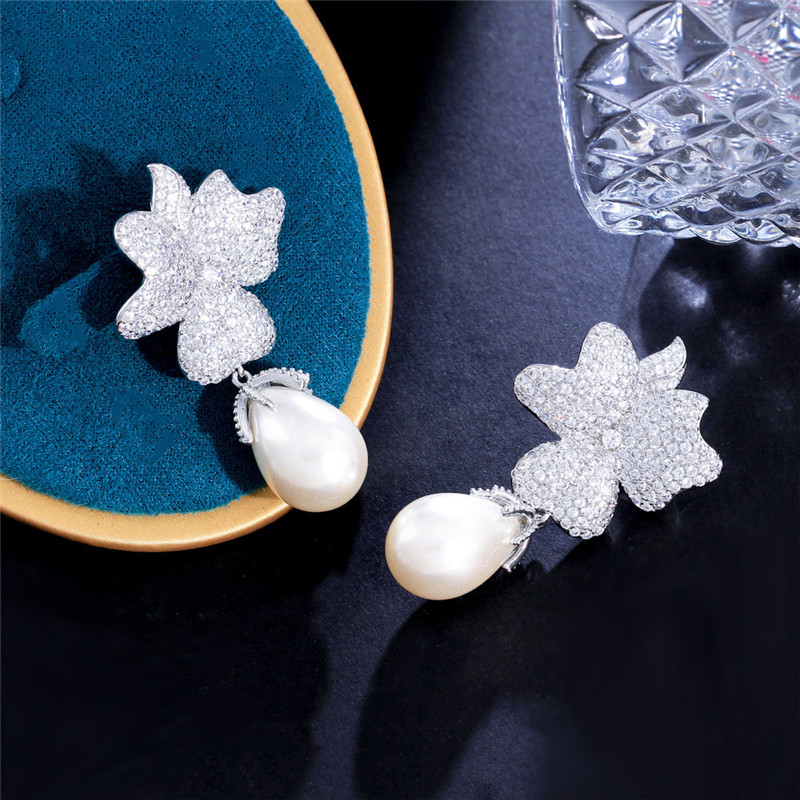 Charm Diamond Flower İnci Tasarımcı Kadın için Küpe S925 Gümüş Post AAA Kübik Zirkonya Güney Amerika Bakır Gelin Düğün Nişan Altın Lüks Küpe Hediye