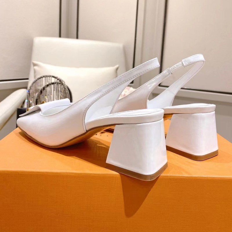 秋の特許革のドレスシューズボタンは、レザーポンプとサンダルの工場靴で装飾されています女性の豪華なデザイナーイブニングサンダル5.5cmの箱の高さのイブニングサンダル