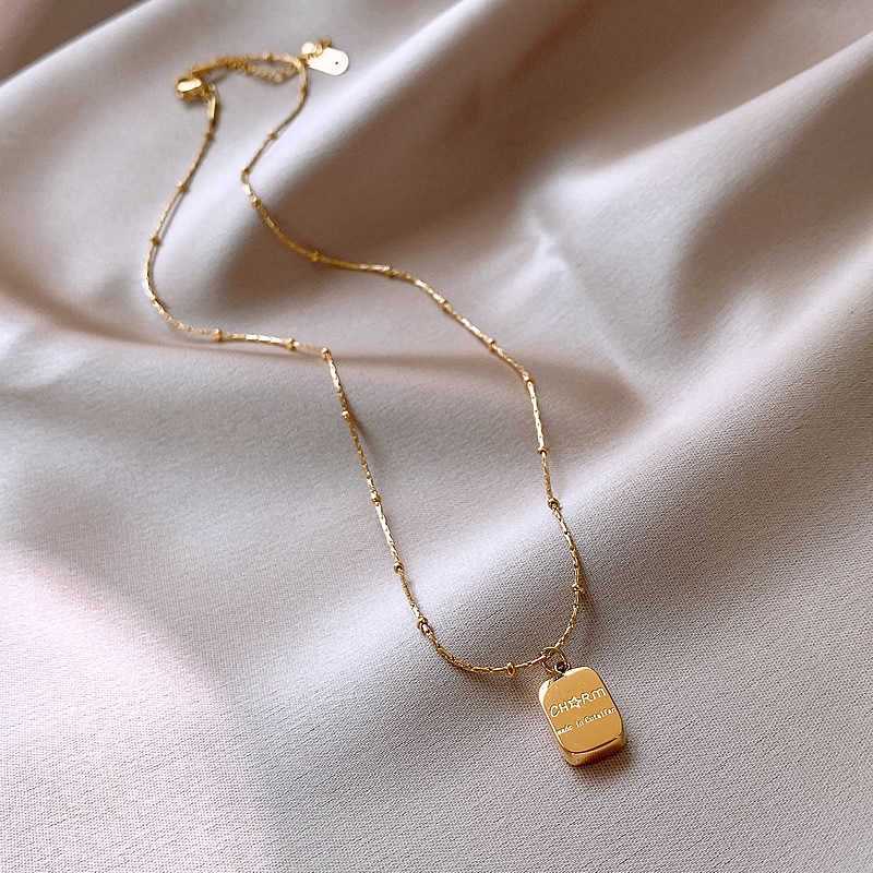 Collana di perle rotonde irregolari quadrate in acciaio al titanio, catena di clavicola di temperamento di moda, collana di metallo semplice e versatile femminile