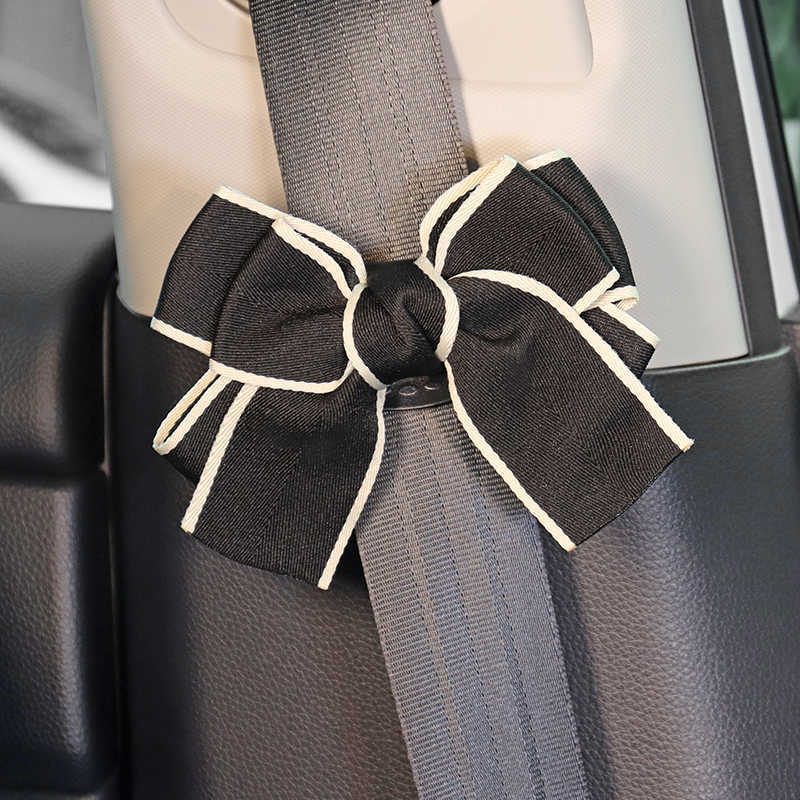 Nya 1st Söt bowknot justerbar bilsäkerhetsbälte klipp fordon universella säkerhetsbälten hållare stoppare spänne bilbedömning för kvinnor