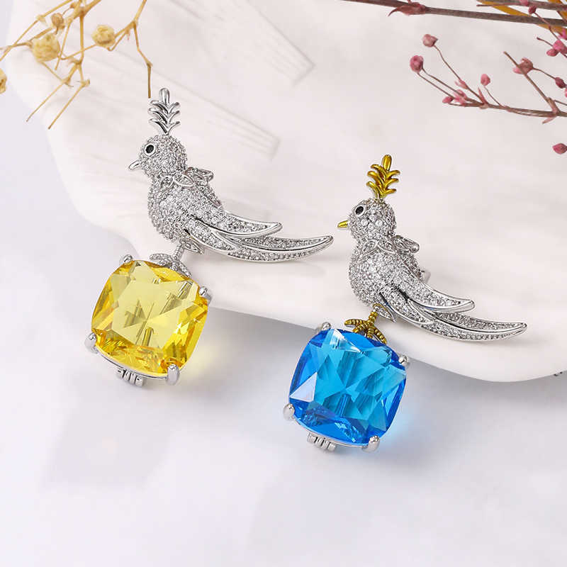 Spille Spille WEIMANJINGDIAN Nuovo arrivo di alta qualità Cubic Zirconia Bird Ice Cube Jewelry Chest G230529