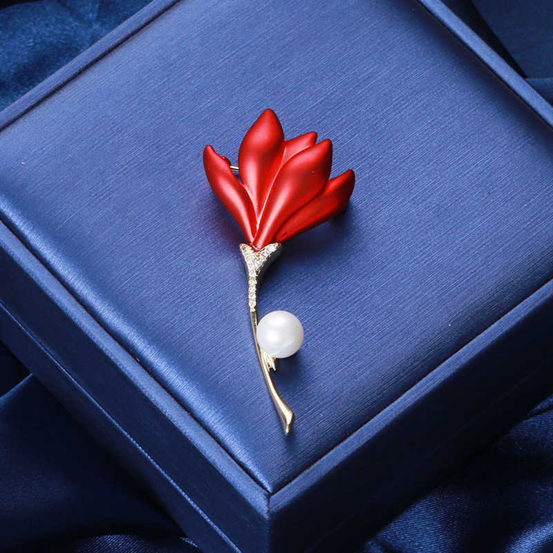 Pins Brooches Women's fashion crystal pearl safflower women's luxury yellow gold enamel alloy plant brooch safety pin G230529