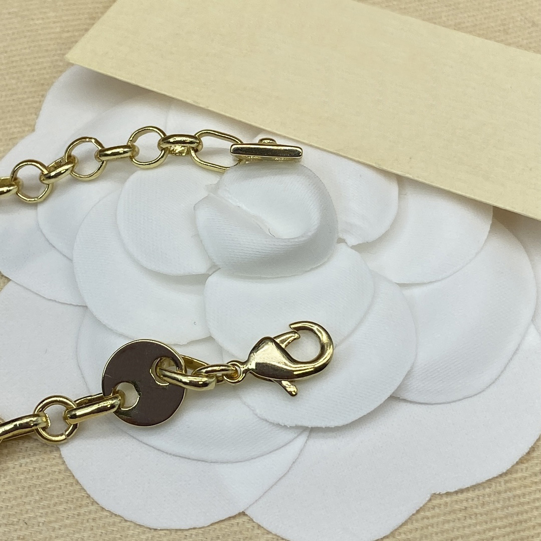 Högkvalitativ modedesigner Kvinnor Halsband Armbandsmycken Set Girls Valentine's Day Love Gift Pendant Armband Halsband Bangle Y23086