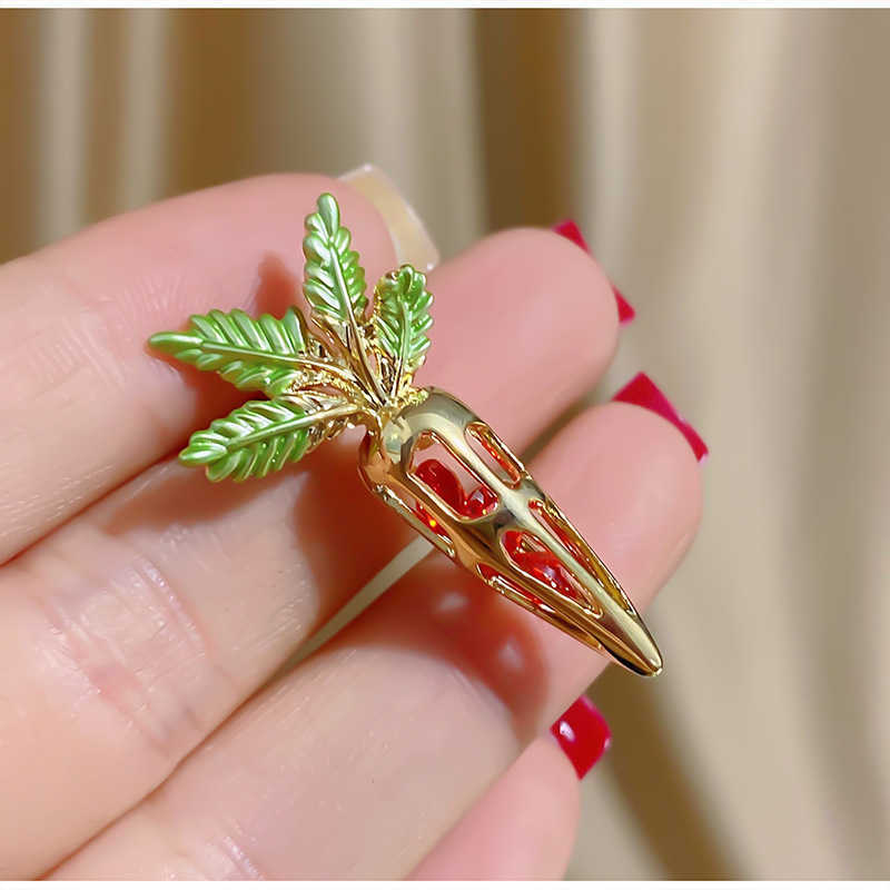 Pins Brooches Women's fashion red crystal cute carrot women's luxury gold colored zircon enamel alloy plant brooch safety pin G230529