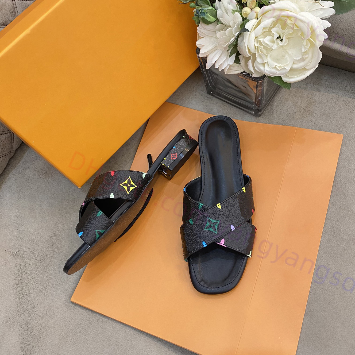 Designer Revival Flat Mules Sapatos Feminino Chinelos Chinelos Preto Branco Marrom Sandálias Verão praia Ao ar livre interior Lazer Flip Flops slide Caixa original