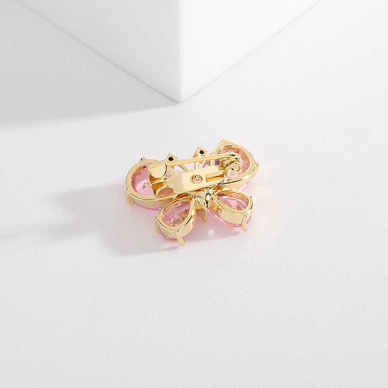 Pins broszki moda różowy krystalicznie słodki motyl luksusowy żółty złoty stop z cyrkonem Animal Brooch Brooch Bezpieczeństwo G230529